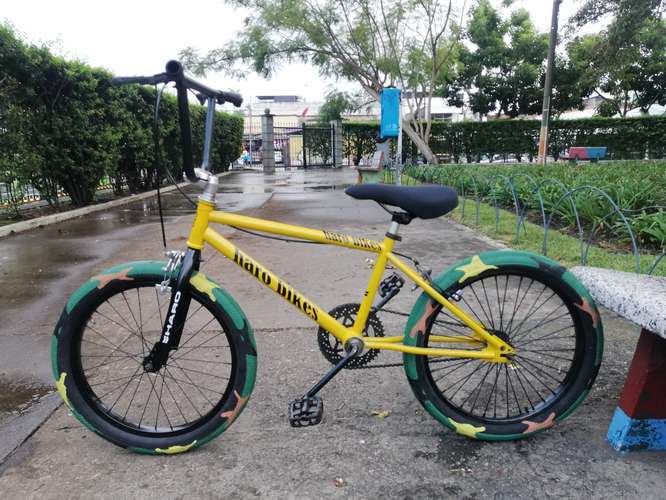 VENDO BICICLETA BMX #20 LLANTAS NUEVAS CAMUFLAJEADAS 20X2.40 FRENOS FUNCIONANDO GANGA. - Imagen 8
