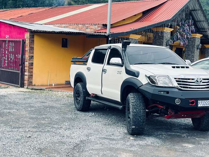 TOYOTA HILUX 3.0