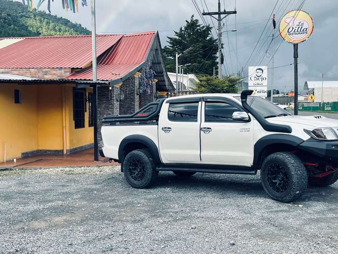 TOYOTA HILUX 3.0