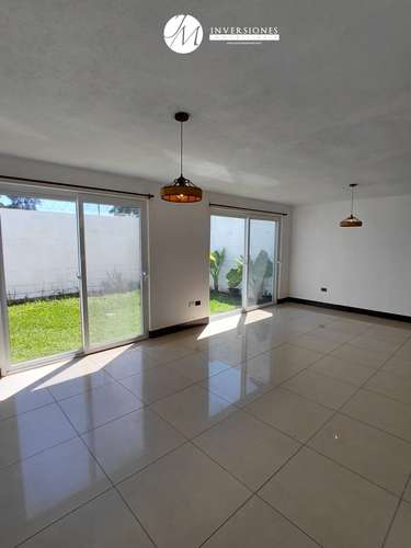 Casa en Renta de 3 dormitorios en zona 16