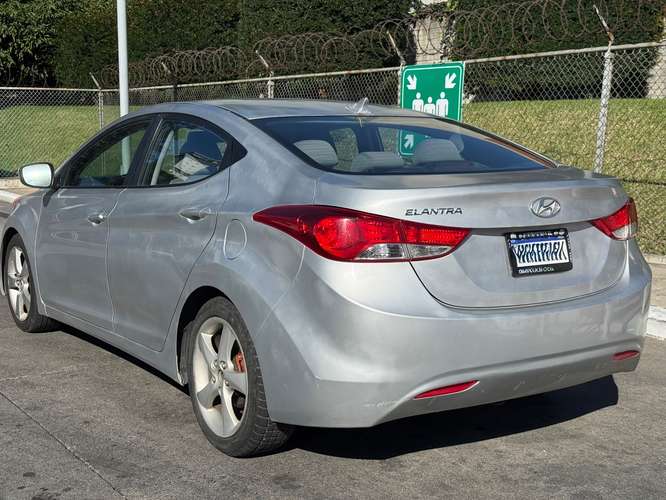  ¡SE VENDE HYUNDAI ELANTRA GLS 2013!  - Imagen 4