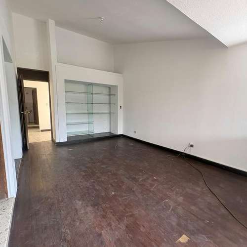 ALQUILO AMPLIA CASA COMERCIAL ZONA 15  - Imagen 6