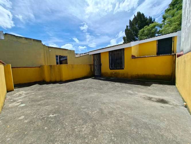 CASA CON BUENA UBICACIÓN CERCA DE LOS COLEGIOS LICEO JAVIER Y MONTE MARÍA - Imagen 2