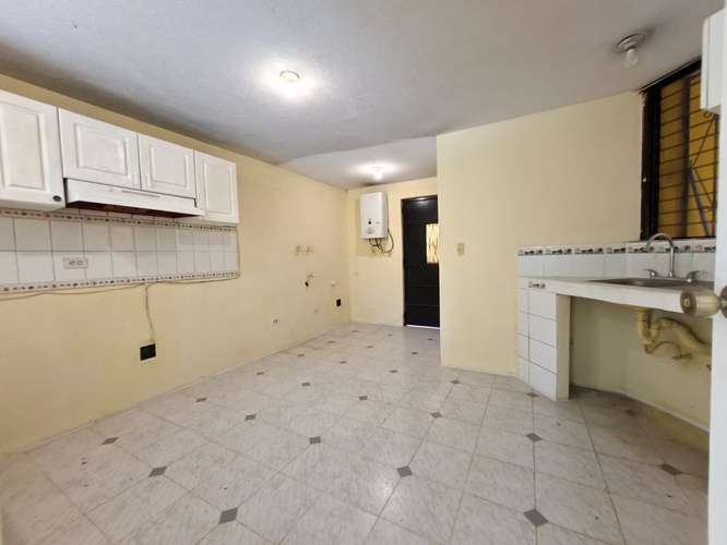 CASA CON BUENA UBICACIÓN CERCA DE LOS COLEGIOS LICEO JAVIER Y MONTE MARÍA - Imagen 14