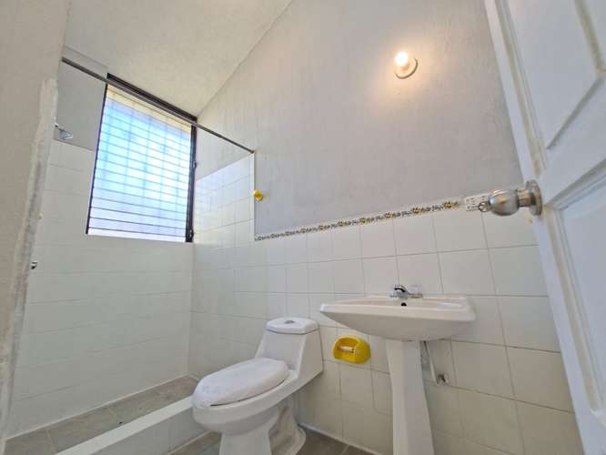 CASA CON BUENA UBICACIÓN CERCA DE LOS COLEGIOS LICEO JAVIER Y MONTE MARÍA - Imagen 5