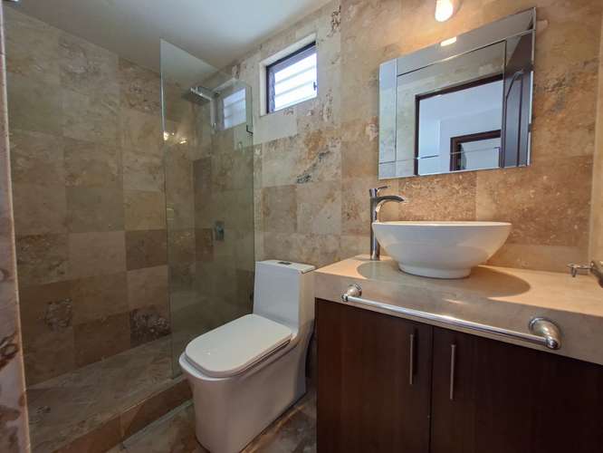 VENTA DE CASA EXCLUSIVA EN CONDOMINIO SOBRE BOULEVARD SAN CRISTOBAL - Imagen 18
