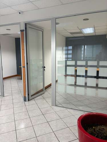 MODERNA OFICINA EN VENTA ZONA 14, EUROPLAZA - Imagen 7
