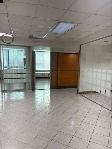 MODERNA OFICINA EN VENTA ZONA 14, EUROPLAZA - Imagen 4