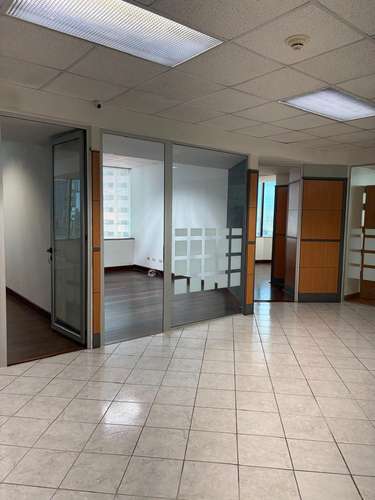 MODERNA OFICINA EN VENTA ZONA 14, EUROPLAZA - Imagen 2
