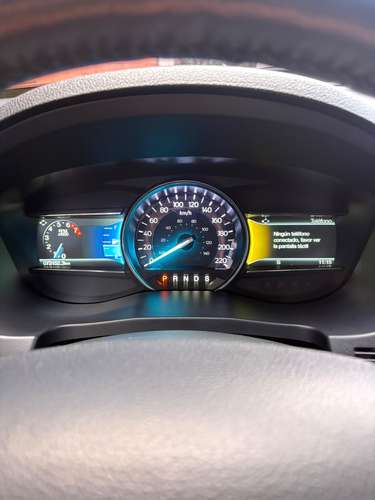 Ford Explorer XLT año 2018 de agencia con 74,000 kms  - Imagen 9