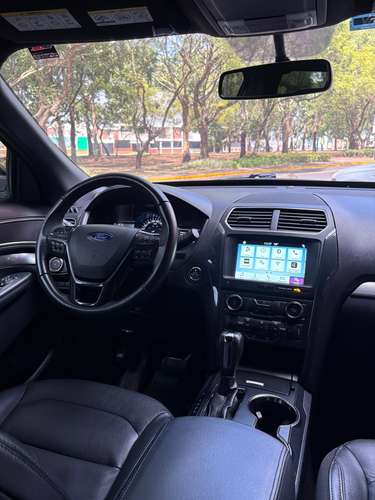Ford Explorer XLT año 2018 de agencia con 74,000 kms  - Imagen 7