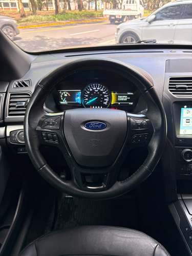 Ford Explorer XLT año 2018 de agencia con 74,000 kms  - Imagen 8