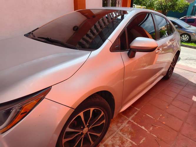 Vendo Automóvil, Toyota, Línea Corolla LE, modelo 2020 a excelente precio.