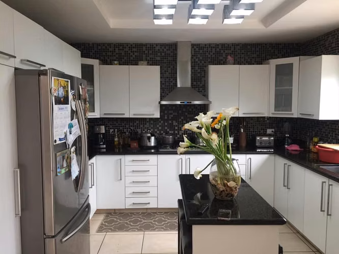 Venta preciosa casa en urbanización jardín, Villa Elena, Tegucigalpa