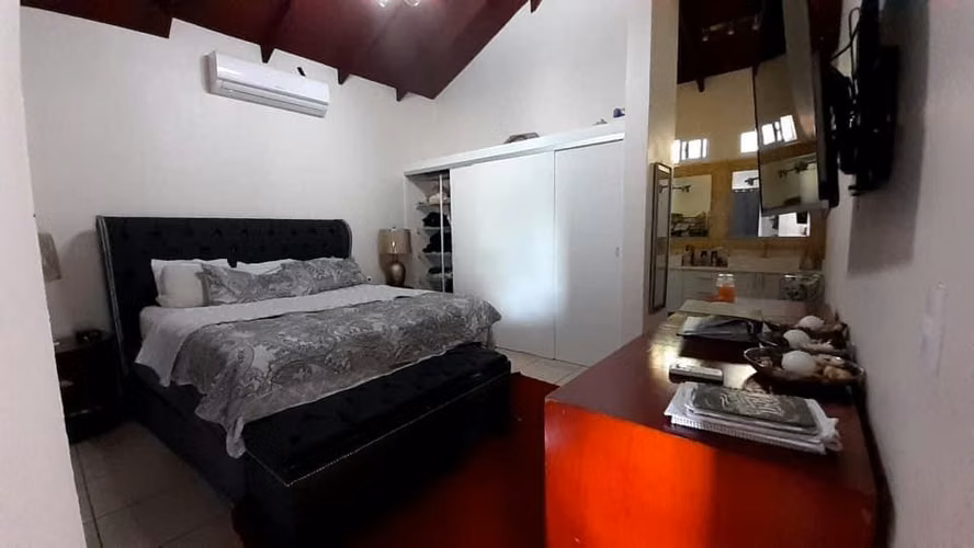 Venta preciosa casa en urbanización jardín, Villa Elena, Tegucigalpa