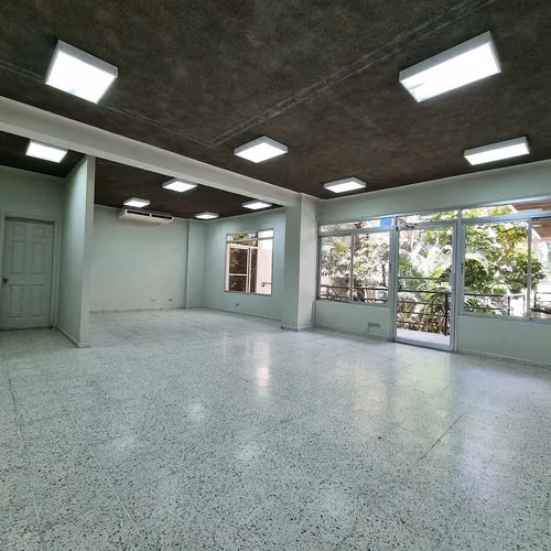 Alquiler funcional oficina con baño, San Carlos, TGU