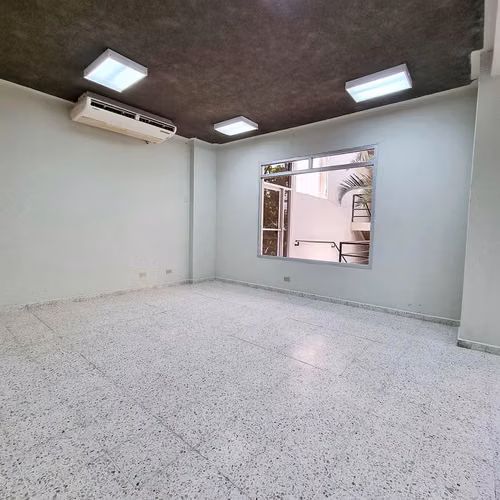 Alquiler funcional oficina con baño, San Carlos, TGU