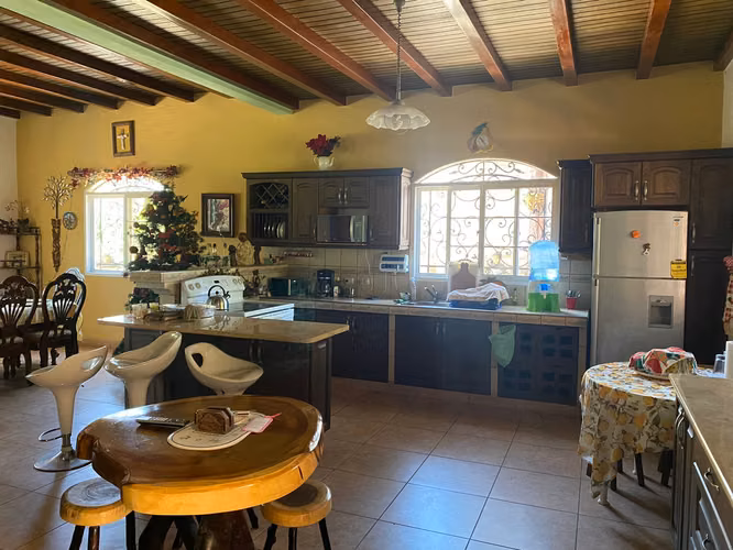 Venta de hermosa residencia en urbanización cerrada en Valle de Ángeles - Imagen 4
