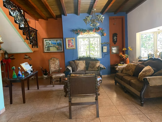 Venta de hermosa residencia en urbanización cerrada en Valle de Ángeles - Imagen 2