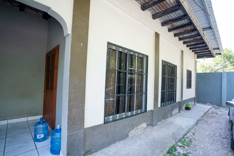 VENTA DE CASA EN COLONIA PANTING SAN PEDRO SULA - Imagen 2