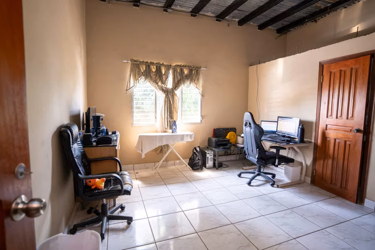 VENTA DE CASA EN COLONIA PANTING SAN PEDRO SULA - Imagen 6