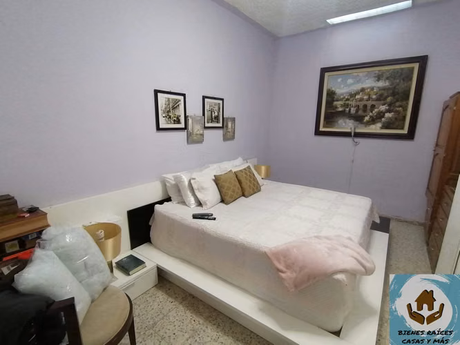 VENDO AMPLIA CASA CON 2 APARTAMENTOS INCLUIDOS EN BARRIO GUANACASTE - Imagen 5