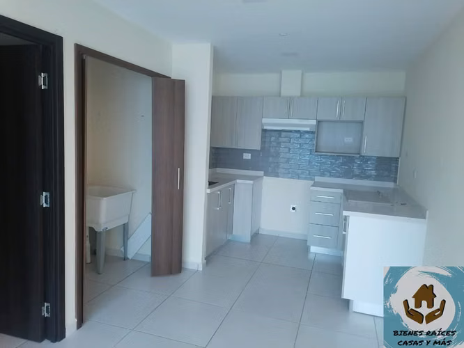 SE VENDE APARTAMENTO EN TORRE MODERNA CERCA DEL CENTRO CÍVICO GUBERNAMENTAL
