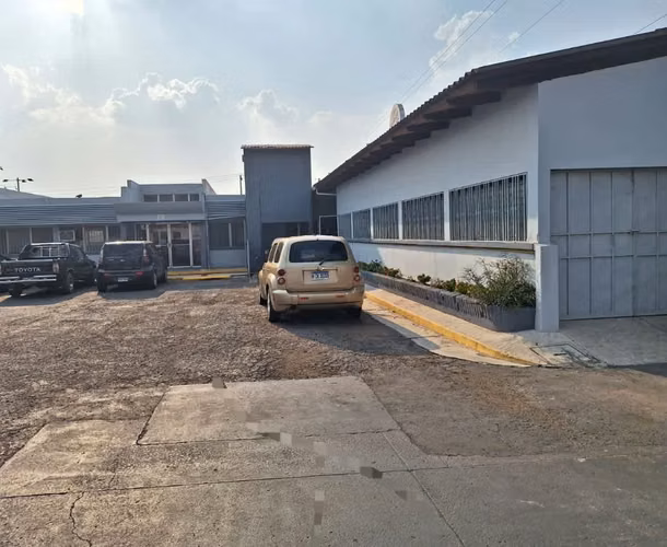 Se Vende Amplia Propiedad Comercial