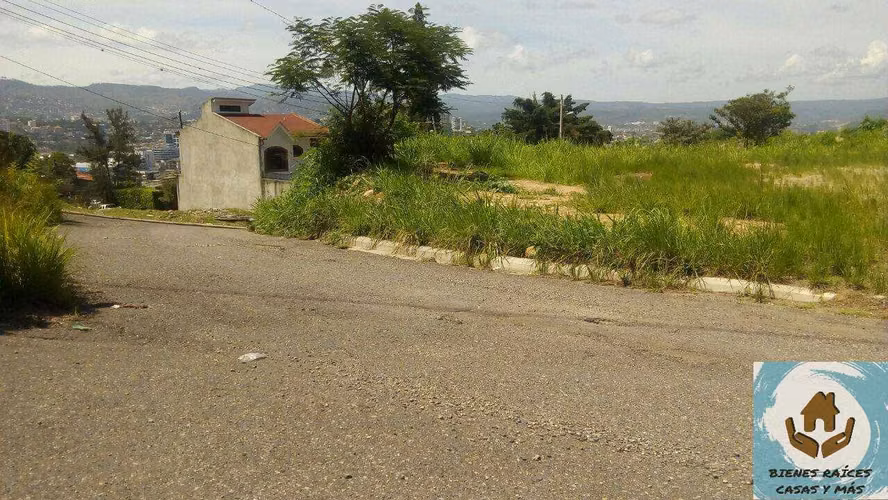 VENDO TERRENO DE ESQUINA Y PLANO EN LA SUBIDA AL HATILLO - Imagen 4