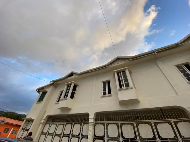 Se vende edificio en Tela