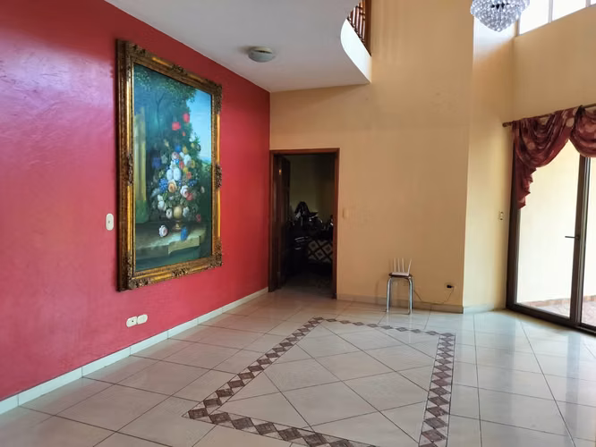 Oportunidad en Residencial El Pedregal: Acogedora Casa con Encanto Clásico - Imagen 9