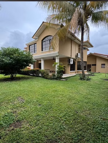 Hermosa casa en Venta en Jardines del Valle, Blvr. Las Torres