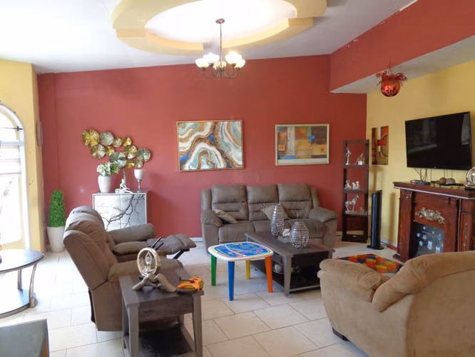 Se Vende Casa Res. Altos de la Granja - Imagen 3