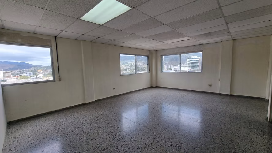Local de Oficinas con Vista desde 300 m2 en RENTA en Lomas del Guijarro - Imagen 4