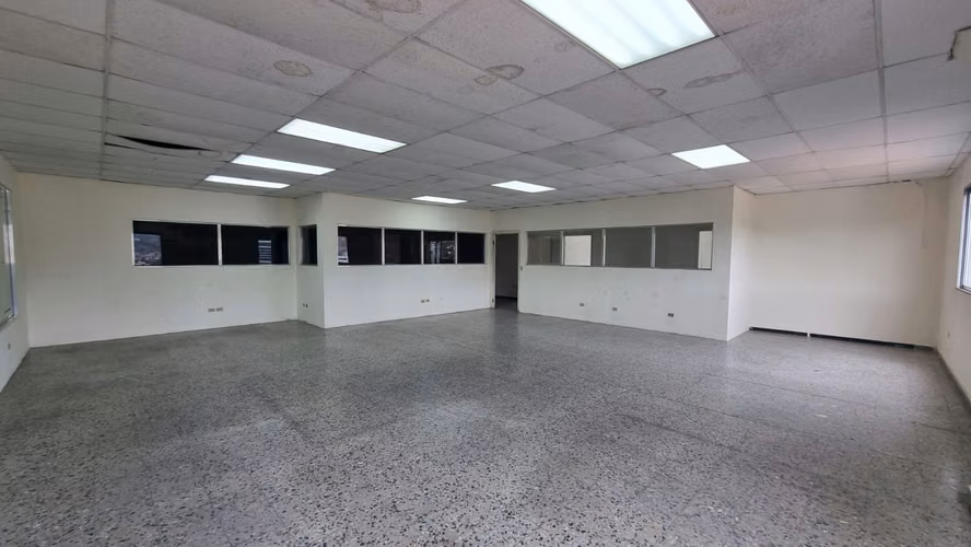 Local de Oficinas con Vista desde 300 m2 en RENTA en Lomas del Guijarro - Imagen 8