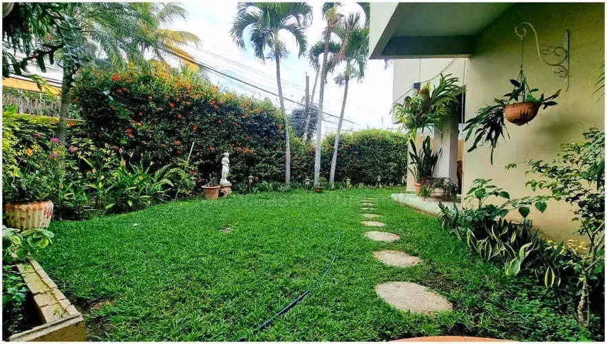 Linda Casa con Espacios Amplios y Piscina en Lomas del Mayab - Imagen 4