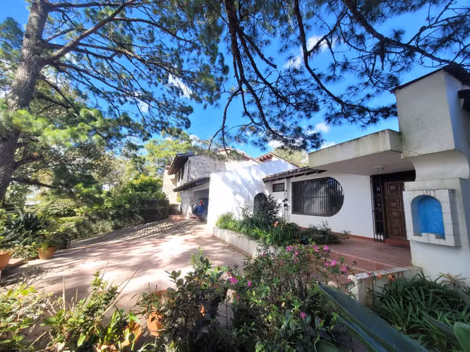 Se Vende Hermosa Casa Res. Pinares Hatillo Km. 6.5