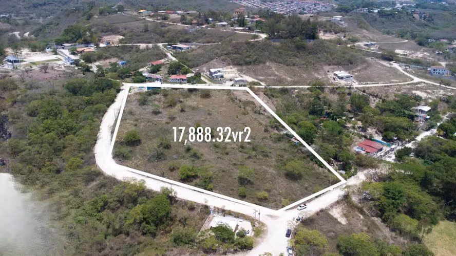 Se Vende Hermosa Propiedad Res. El Recreo, Salida al Sur Km. 3