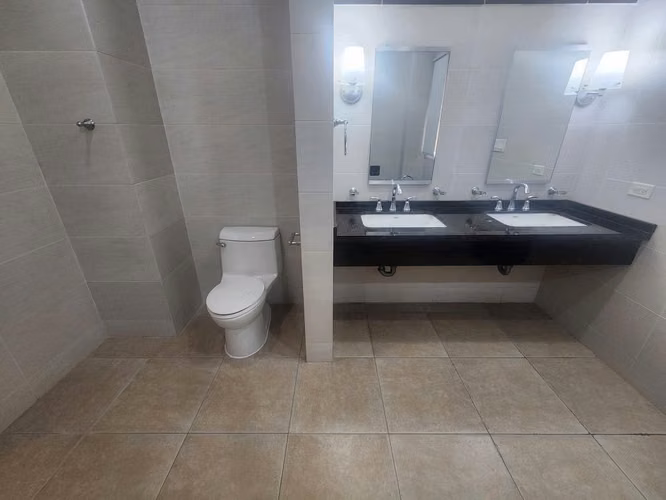 Se Vende condominio en Merendon Hills - Imagen 6