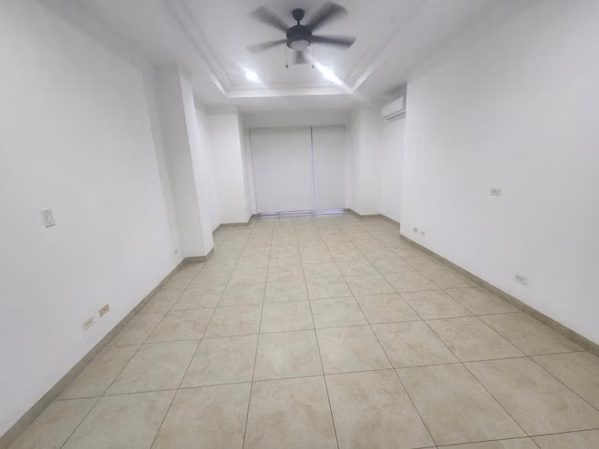 Se Vende condominio en Merendon Hills - Imagen 3