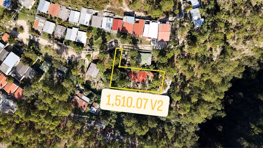 Casa con amplio terreno en Valle de Ángeles