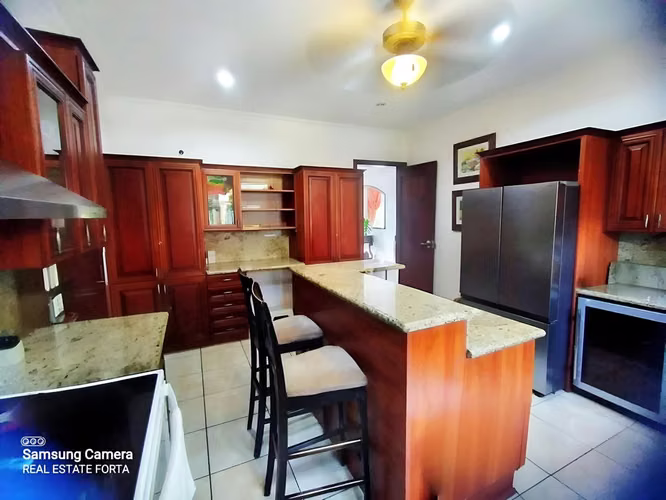 Venta de Hermosa Casa en las Lomas del Guijarro, en Tegucigalpa. - Imagen 7
