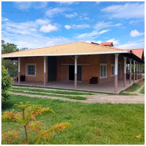 Pintoresca Casa Campestre NUEVA en Sabanagrande con 5 Cuartos y Amplio Patio 4800 v2