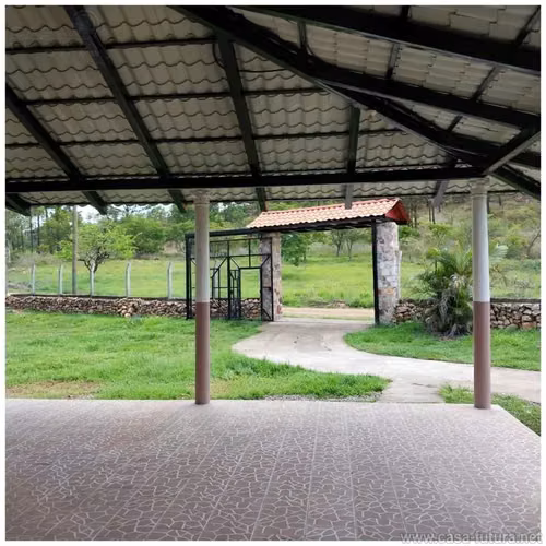 Pintoresca Casa Campestre NUEVA en Sabanagrande con 5 Cuartos y Amplio Patio 4800 v2