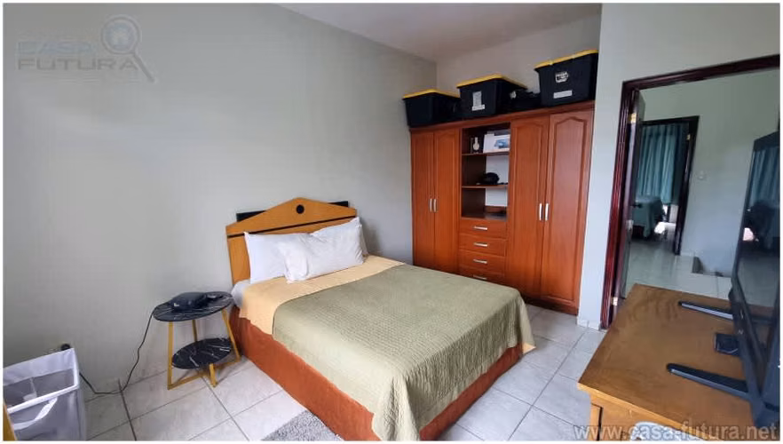 Acogedor Townhouse en Circuito Cerrado con Vista en Residencial las Uvas