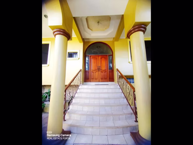 Venta de Hermosa Casa Ubicada en las Lomas del Mayab, en Tegucigalpa.