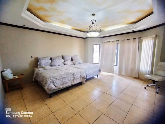 Venta de Hermosa Casa Ubicada en las Lomas del Mayab, en Tegucigalpa.