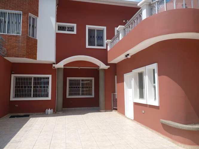 Se Vende Hermosa Casa Res. Las Cumbres - Imagen 1