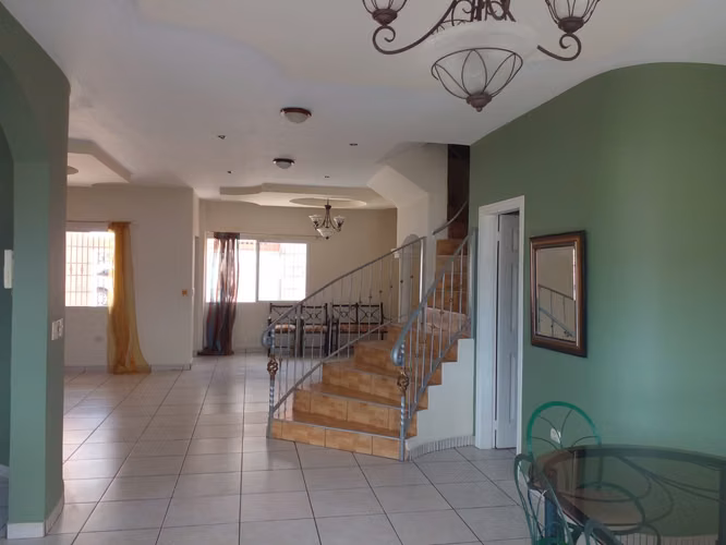Se Vende Hermosa Casa Res. Las Cumbres - Imagen 2