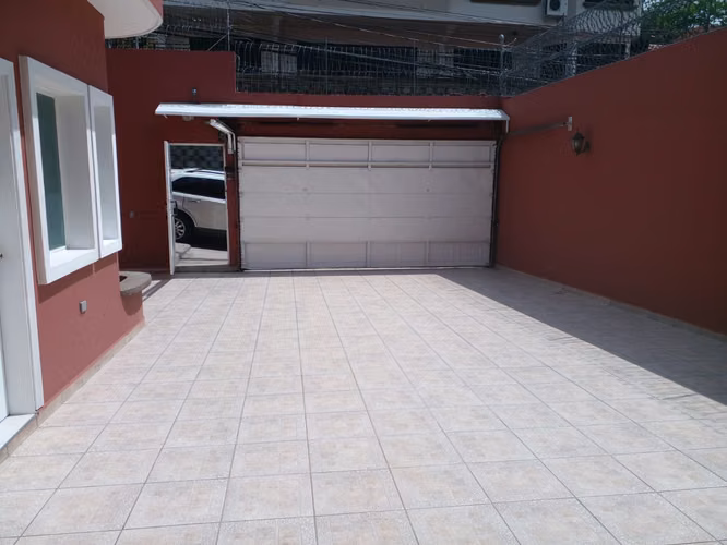 Se Vende Hermosa Casa Res. Las Cumbres - Imagen 8